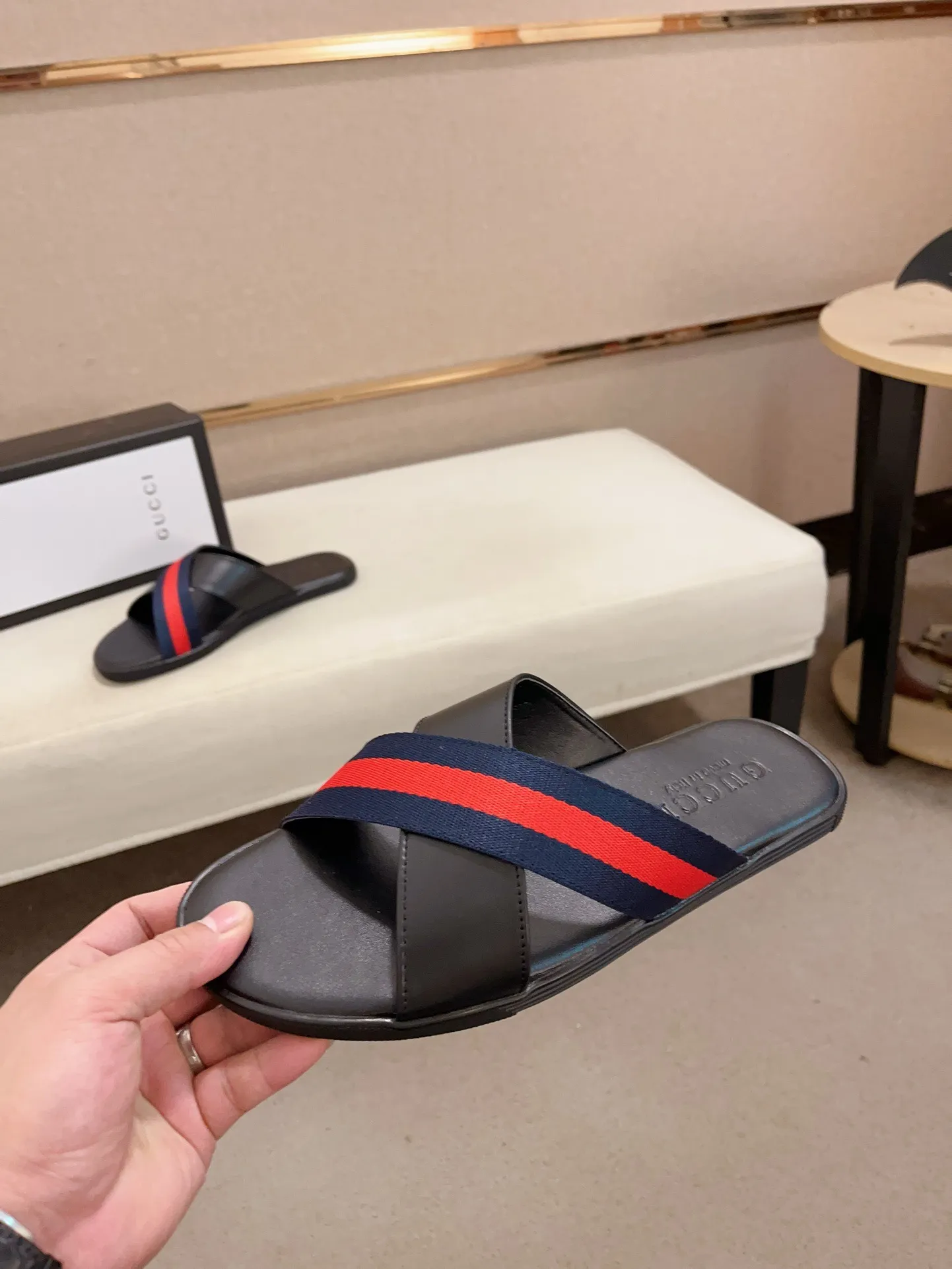 Men's shoes 💰: 240💰 [gucci Gucci slippers] High-end men's shoes brand official website 1:1 latest masterpiece: original mold customization, the fabric is made of imported original materials, upgraded outsole, lighter and non-slip. The market's top quality, simple yet tasteful, a must-have for fashionistas, fashionable at your feet, full of confidence, the same style at the counter 👍The season of summer slippers is here. Code: 38-45